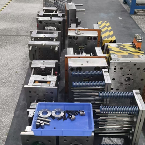 Automobile plastic mold